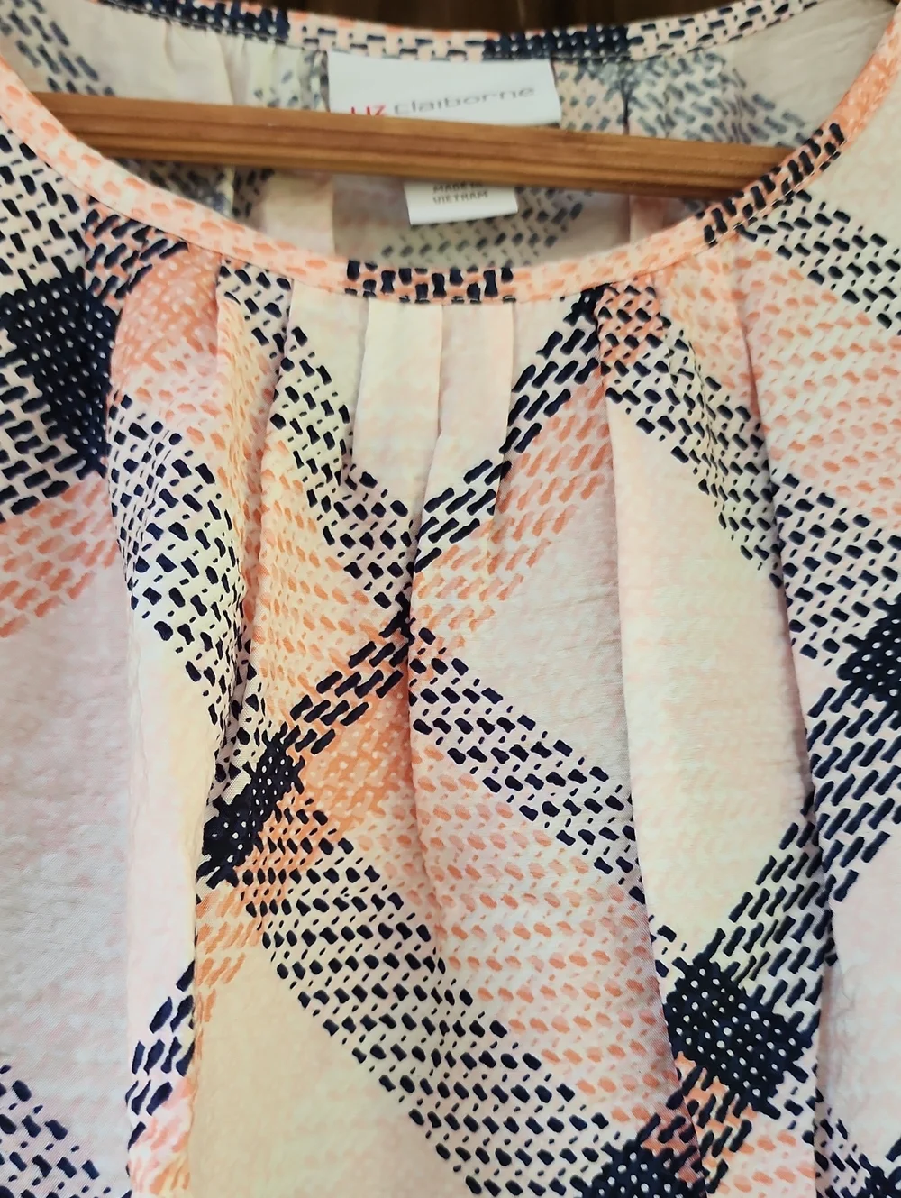 Liz Claiborne Ladies Short Sleeve Blouse - Picture 3 of 6